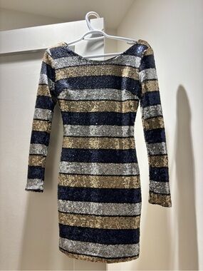 Xtaren Long Sleeve Sequined Stripe Bodycon Dress in Navy, Gold & Silver
